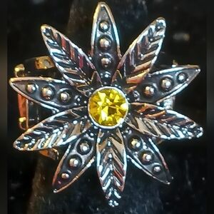 Paparazzi Silvertone Stretch Ring With A Bold Flower, Yellow Rhinestone Center